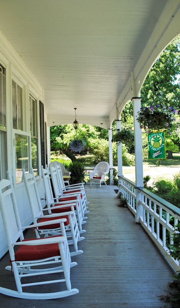 Inn On Poplar Hill