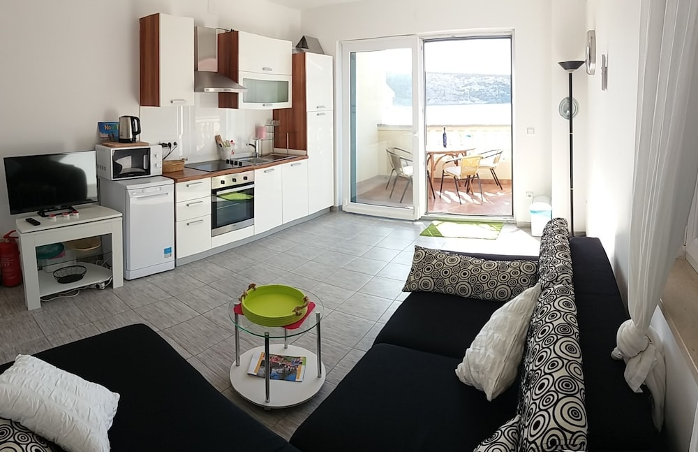 Apartments Next To the Sea Maris view 5