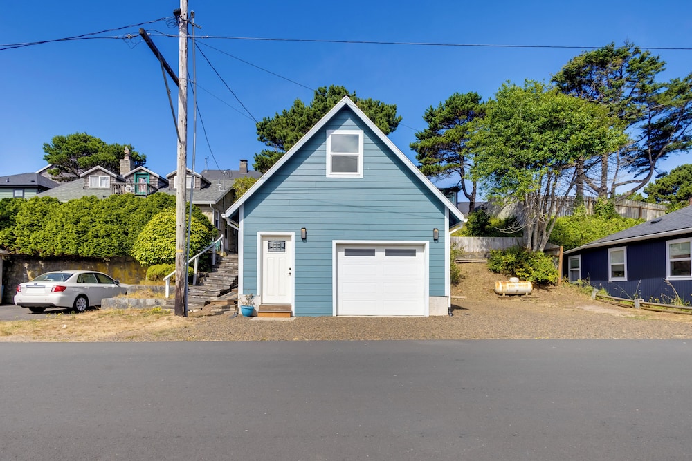 Walk to Shore: Rockaway Beach Retreat w/ Hot Tub!