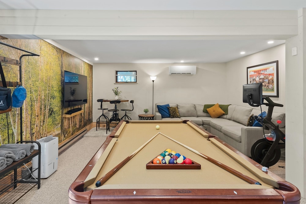Waterside Haven by Avantstay Lakefront Hot Tub Game Room Fire Pit