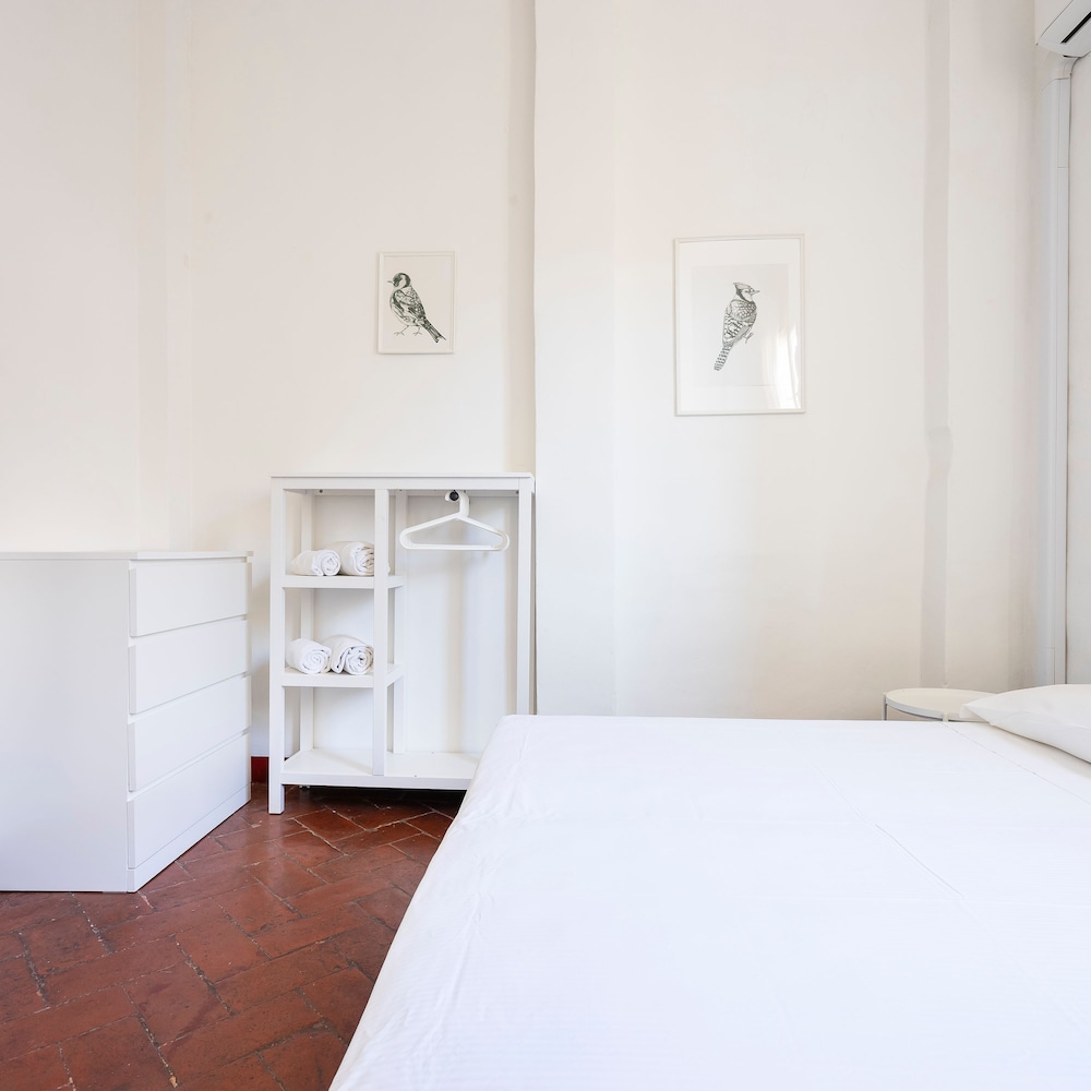 Cerchi 3 in Firenze With 2 Bedrooms and 1 Bathrooms