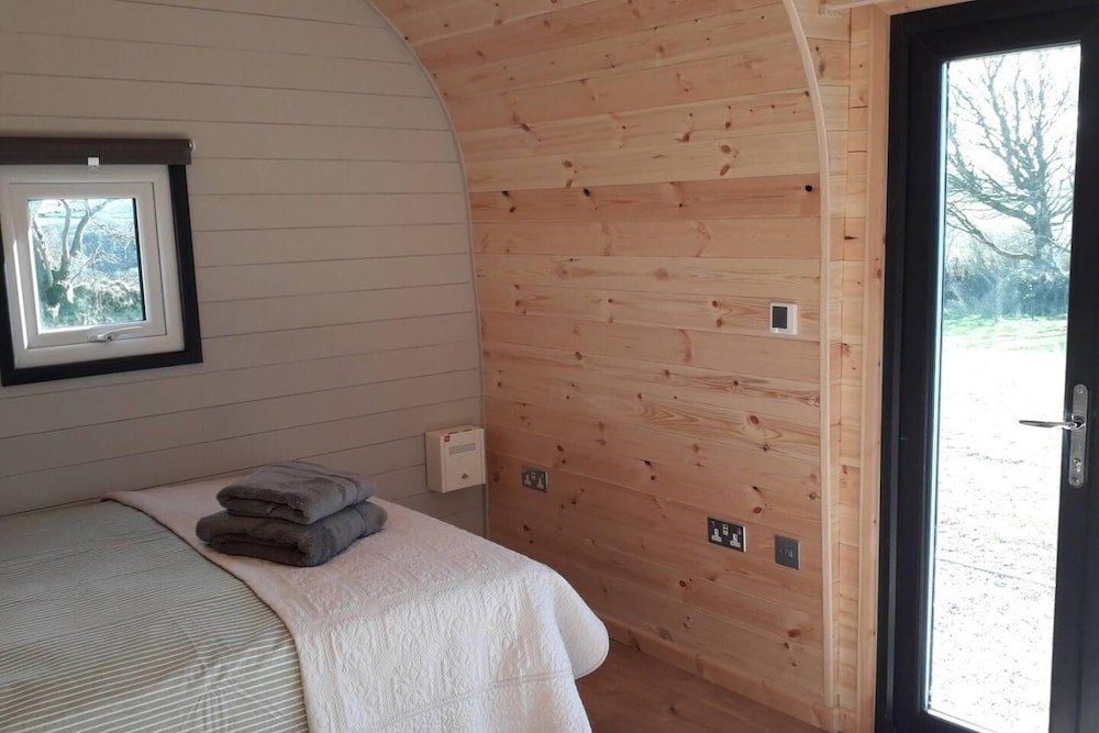 Hornbeam Eco Cabin - Sleeps 2 - Valley View view 3