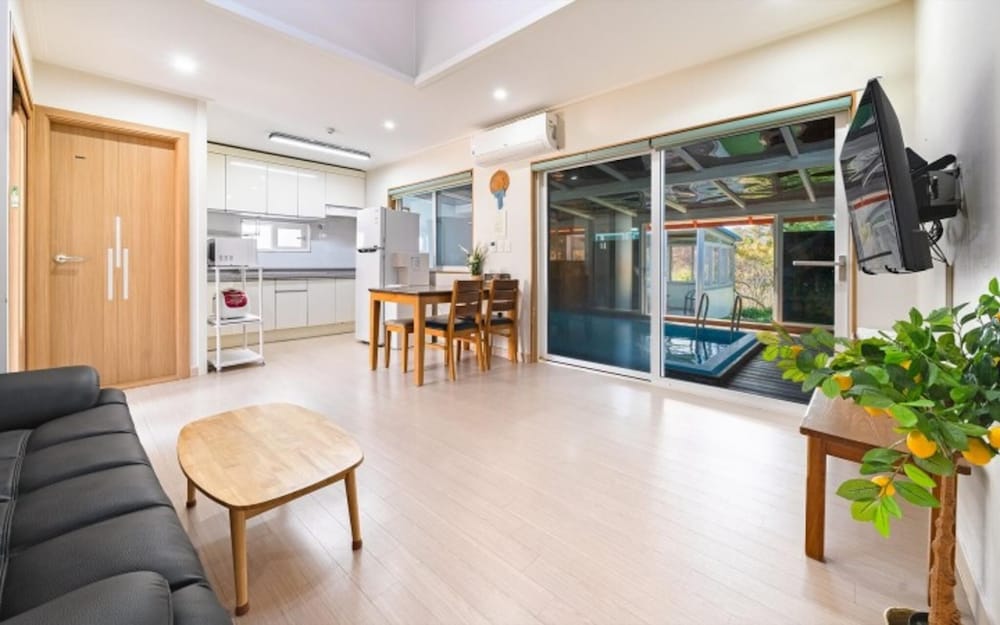 Gyeongju Camino Pool Villa Pension
