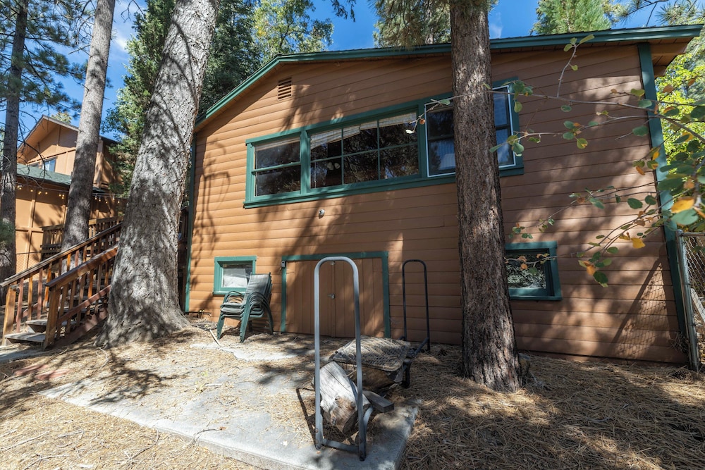 True Big Bear Lake Cabin with jacuzzi