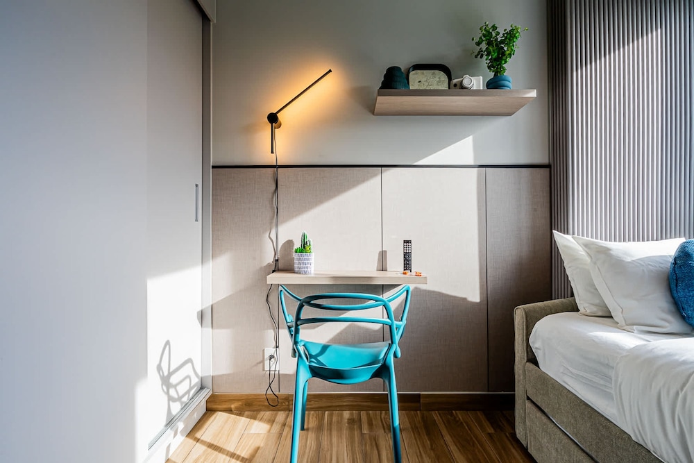 w Elegant 2BR Apartment in the Heart of Centriqo