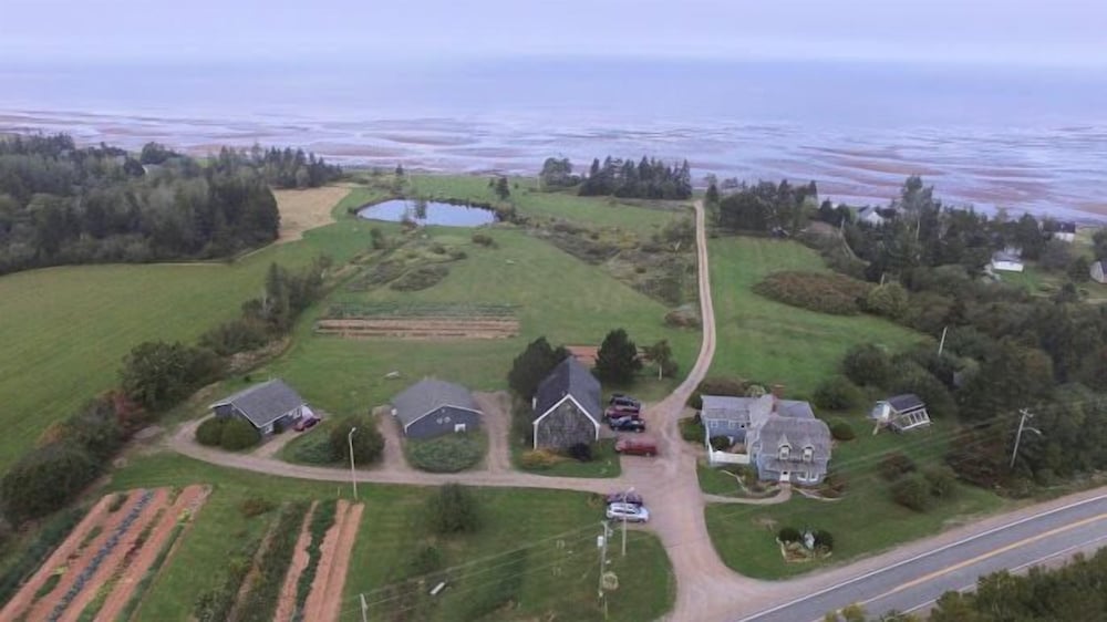 Amherst Shore Country Inn