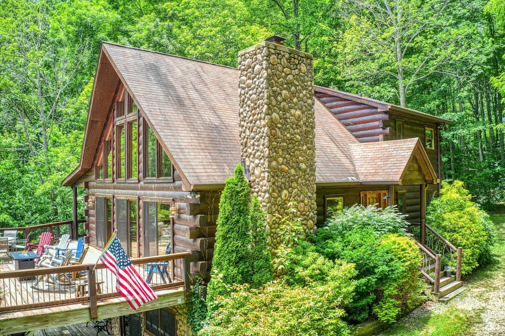 Panoramic Mtn Views: Luxe Cataloochee Cabin! view 4