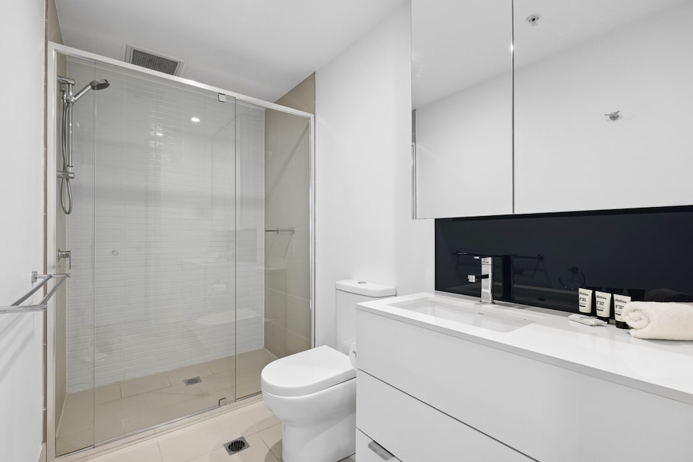 Contemporary 1-bed With Pool Near Brisbane River