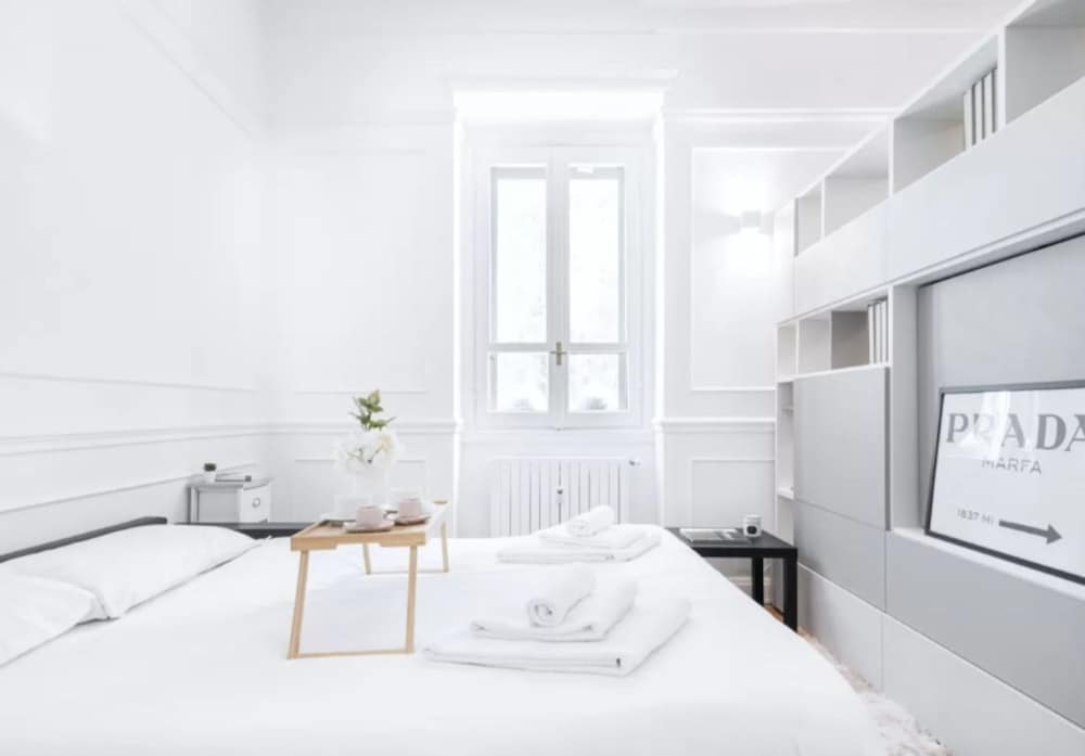 Acquileia - Stylish Loft Steps From Corso Magenta