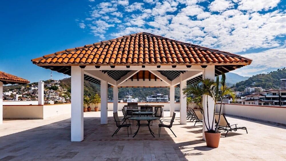 Ocean View 2Br Condo-balcony-beach-pool VDS 111