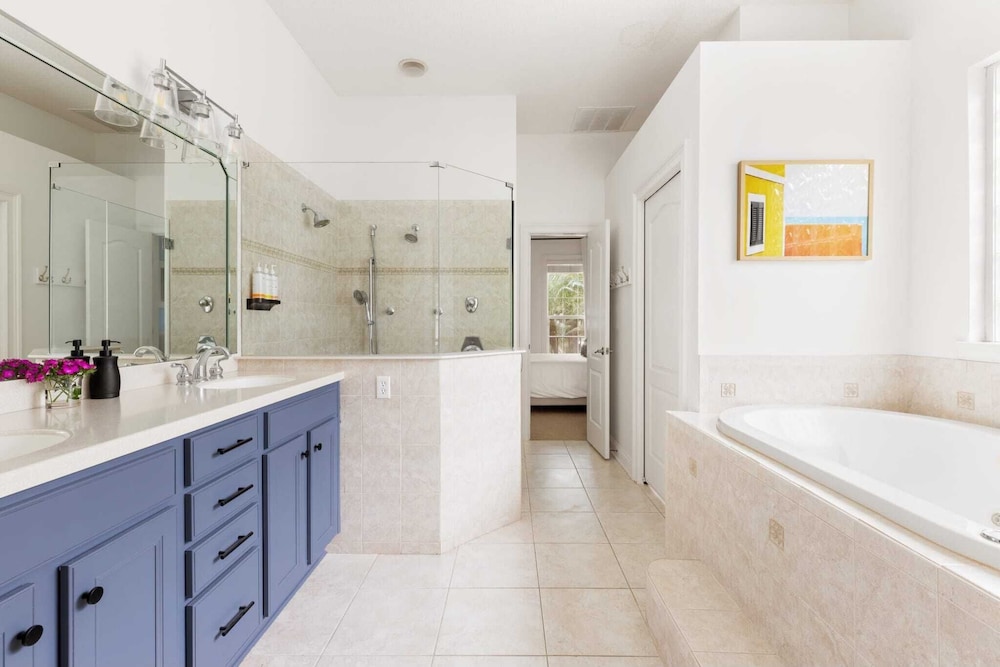 Sleeps 18! Pool, Hottub, Game Room, Blocks to Beach Vilano Villa by Avantstay