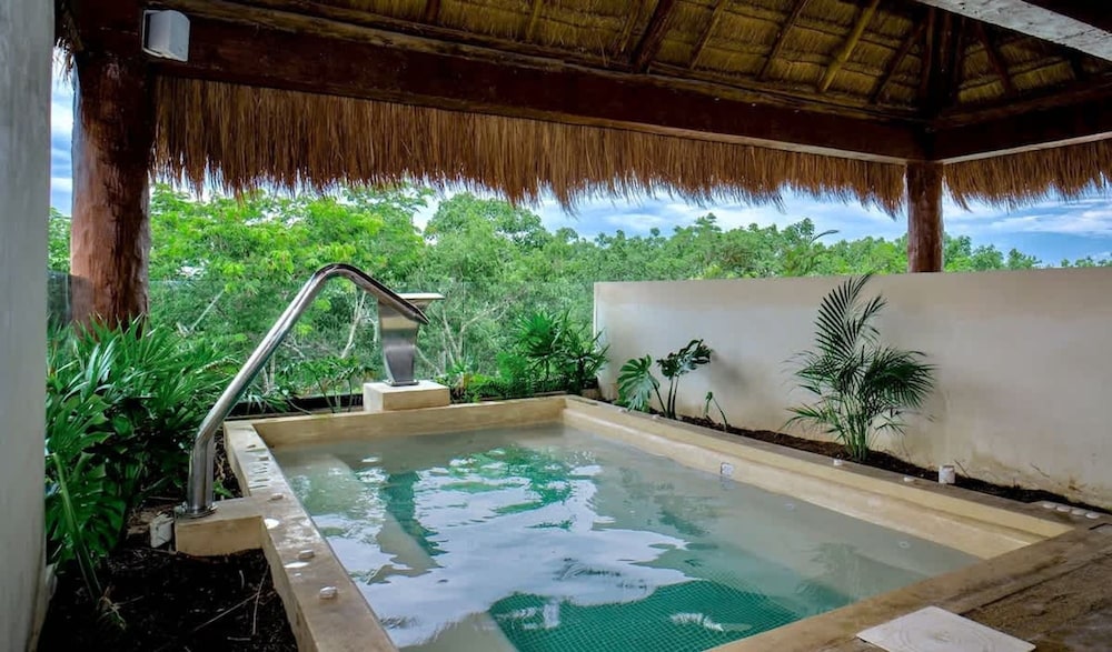 2 BR Amazing Pool Top Amenities Wifi 2FL Gym