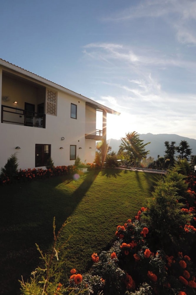 An Extravagant Pushp Villa Overlooking the Ganges