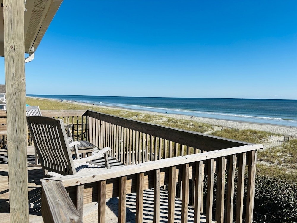 Summer Sandcastle 5 Bedroom Home by RedAwning