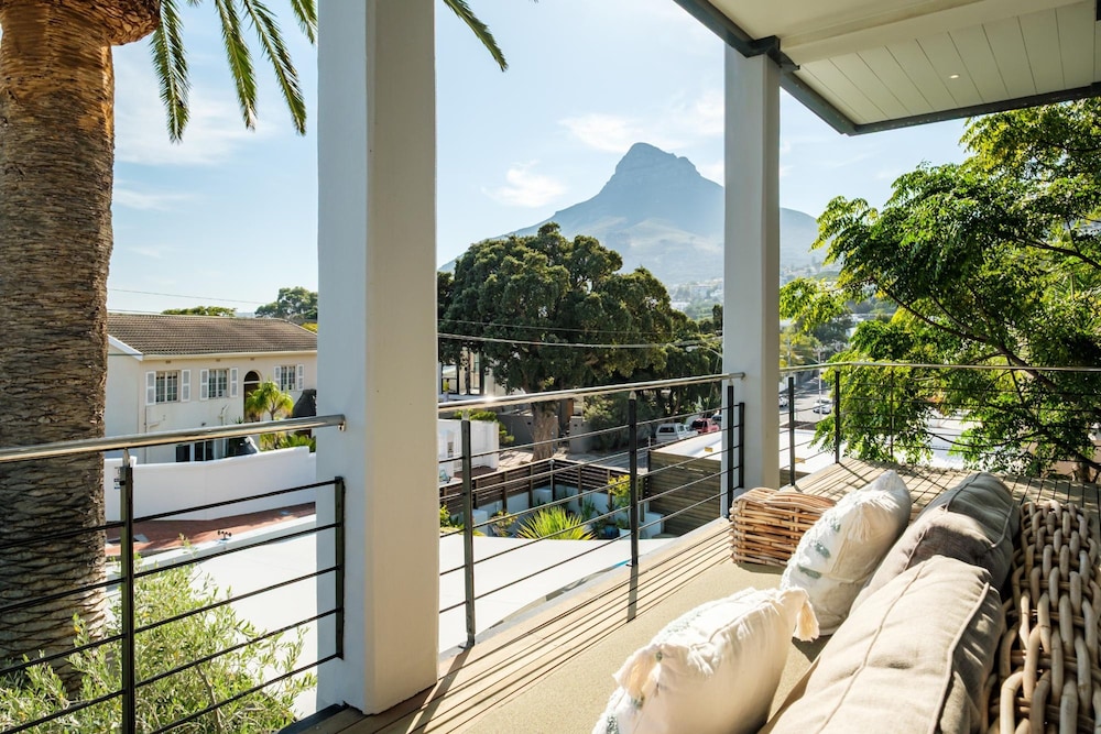 Camps Bay 4bed Villa w Pool Luxe on Central