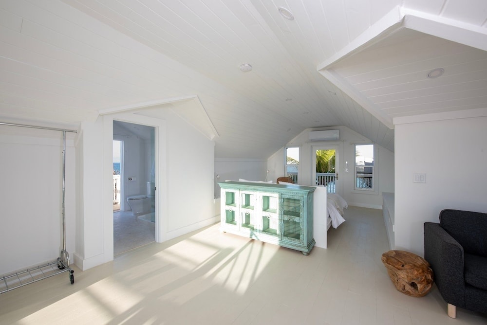 Veselka - Remodeled Home On Double Bay Beach 3 Bedroom Home