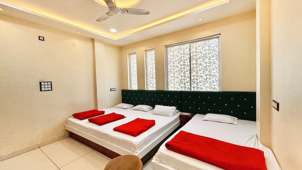 Hotel S C PALACE near Mahakal Temple