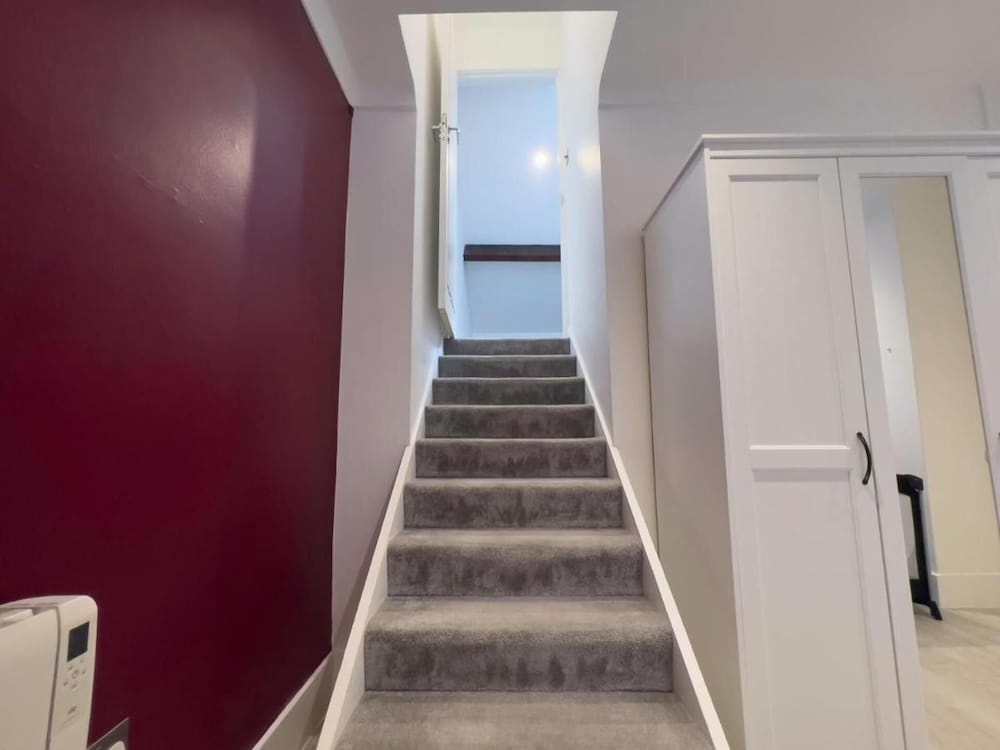Apartmentsleeps8-wifi-famillyfriendly-citycentre