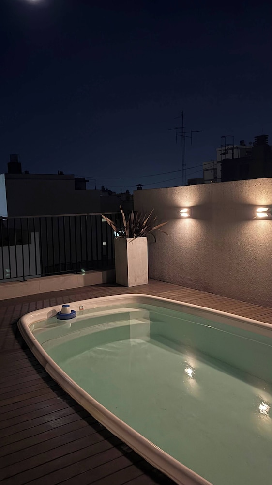 Alberti 360 Charming City Center Apartment With Shared Pool