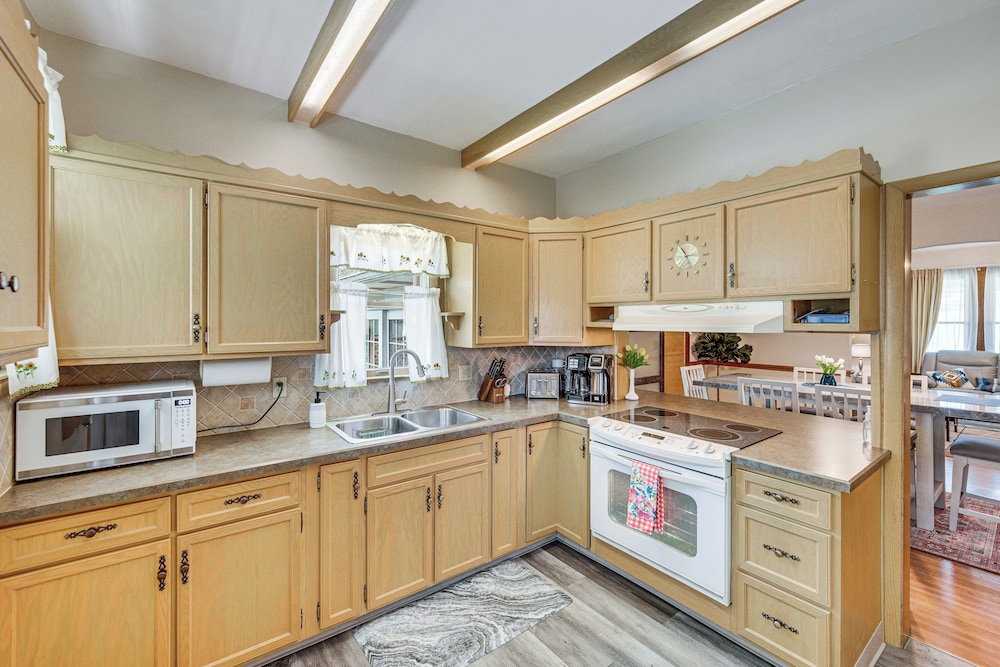 5 Mi to Hersheypark: Family Home w/ Game Room view 3