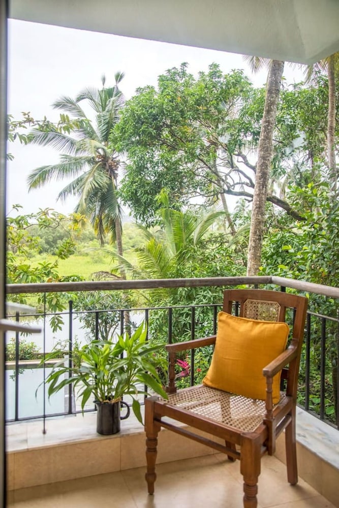 Frangipani by Hireavilla - 4BR w Pool Field View