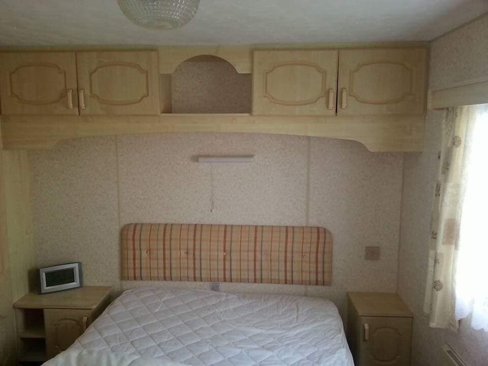 T & J's Caravan - Golden Palm view 3
