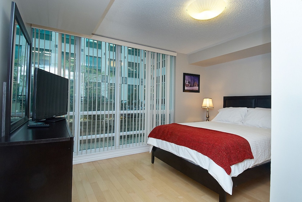 WhiteHall Suites- Yorkville - Image 5