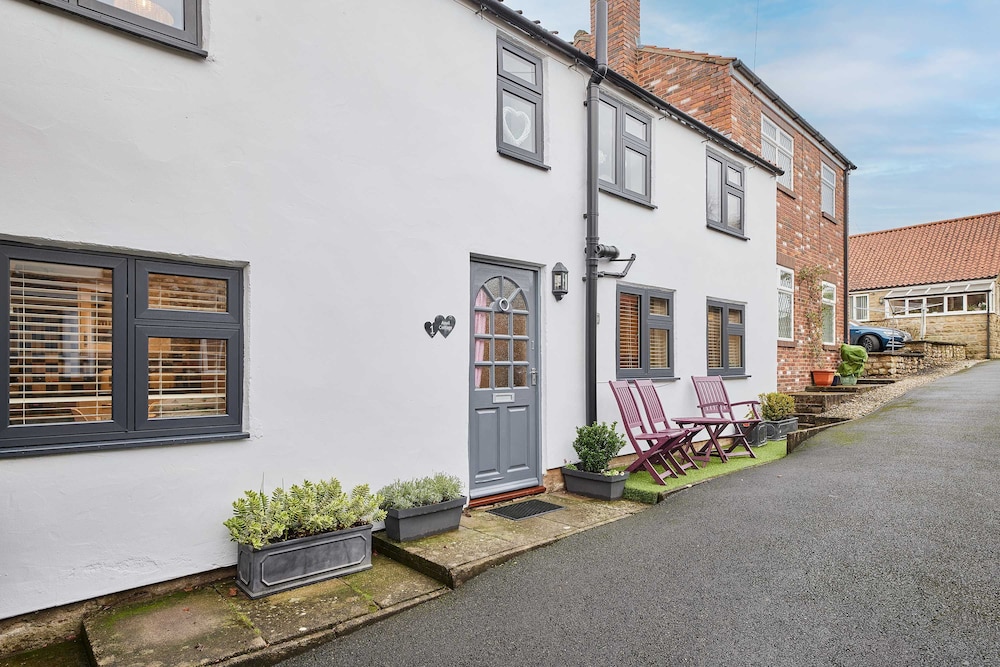 Host Stay Anvil Cottage