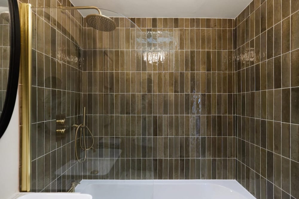 The Hyde Park Hideout - Beckoning 2bdr Flat