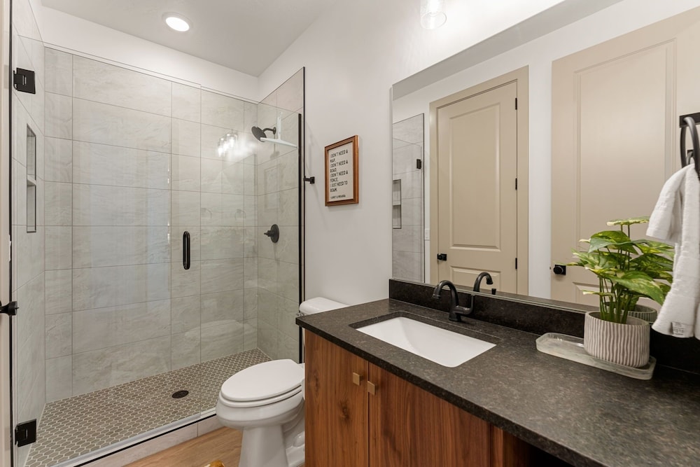 Country Is Cool Again 5 Bedroom Townhouse