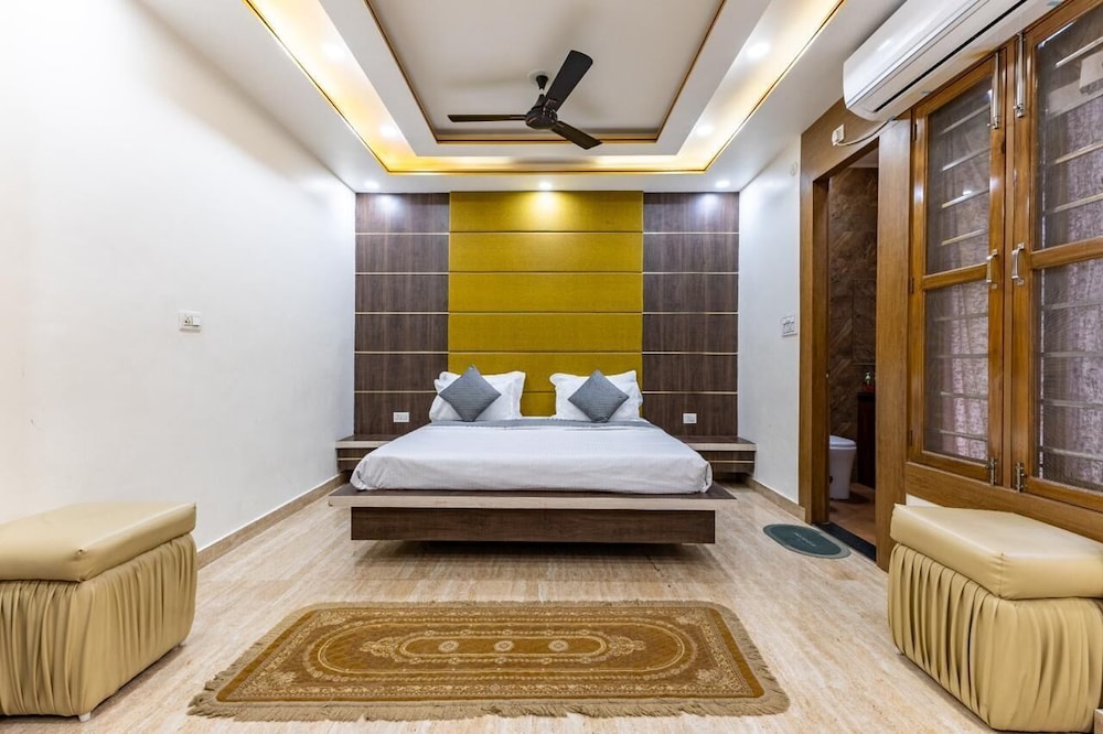 A radiant villa on the Ganges