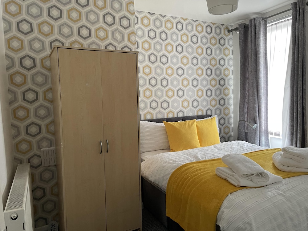 Charming 2-bed House in Wavertree Liverpool view 5