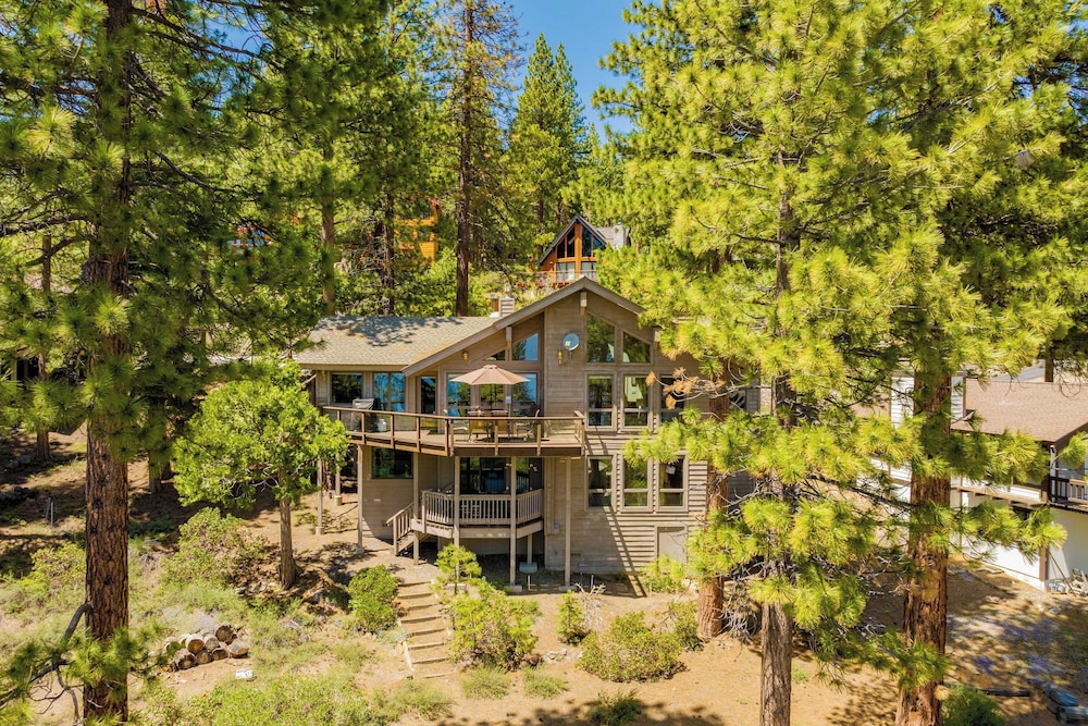 Crystal View by Avantstay Al Fresco Dining w/ View of Lake Tahoe + Crystal Bay