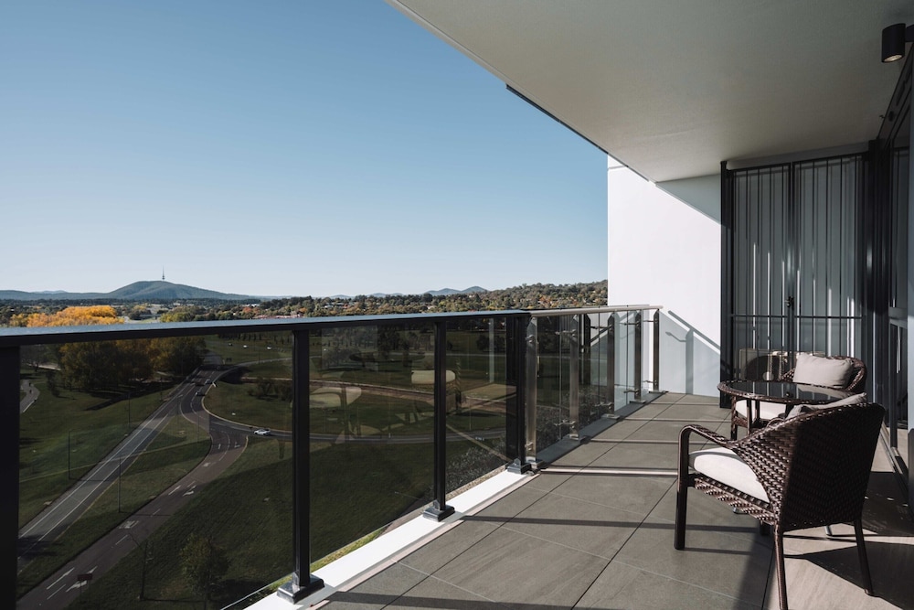 Pristine 2-bed Apartment With Pool and BBQ