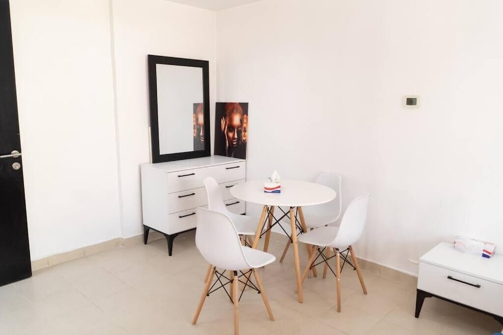 1BR Near Metro and Tramp