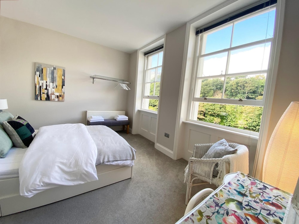 Spacious 2BD Flat With Stunning Views Folkestone view 4