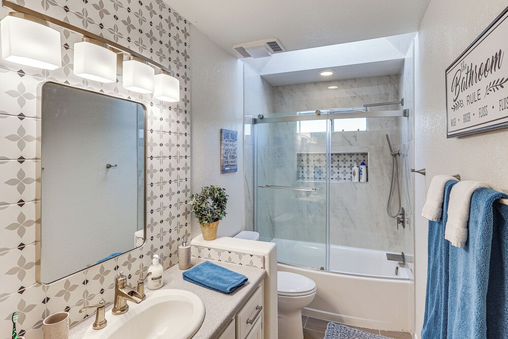 Private Pool, Spa! Updated Home Near London Bridge