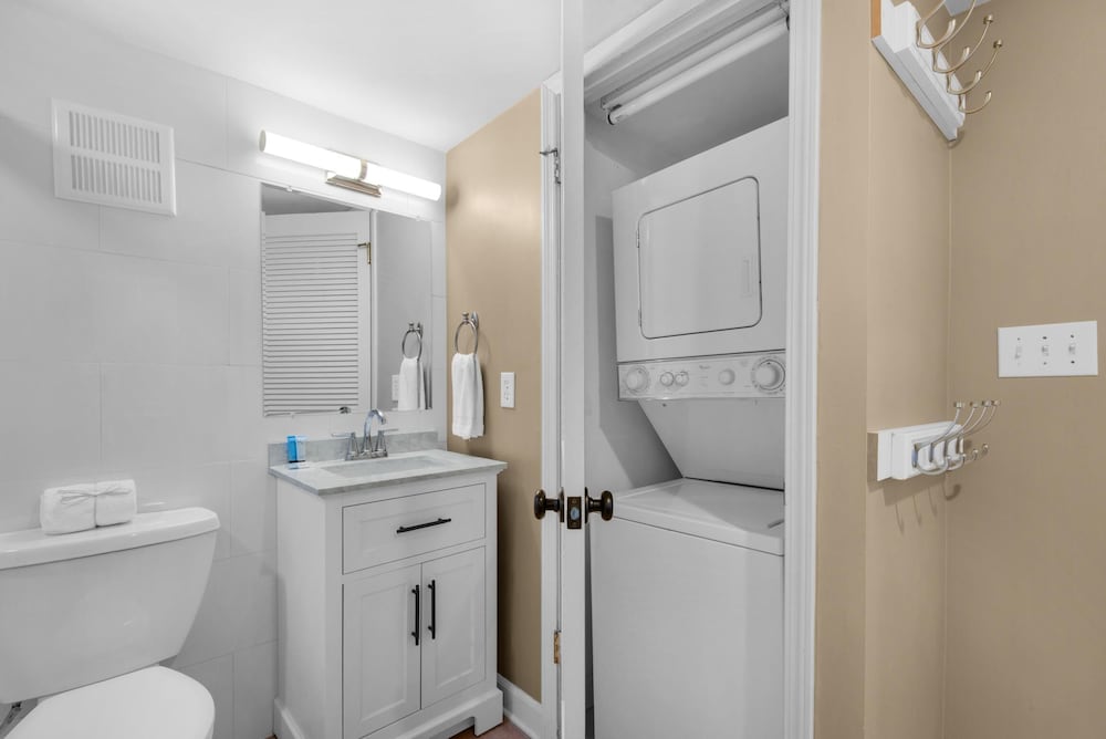 Shoreline Towers 1081