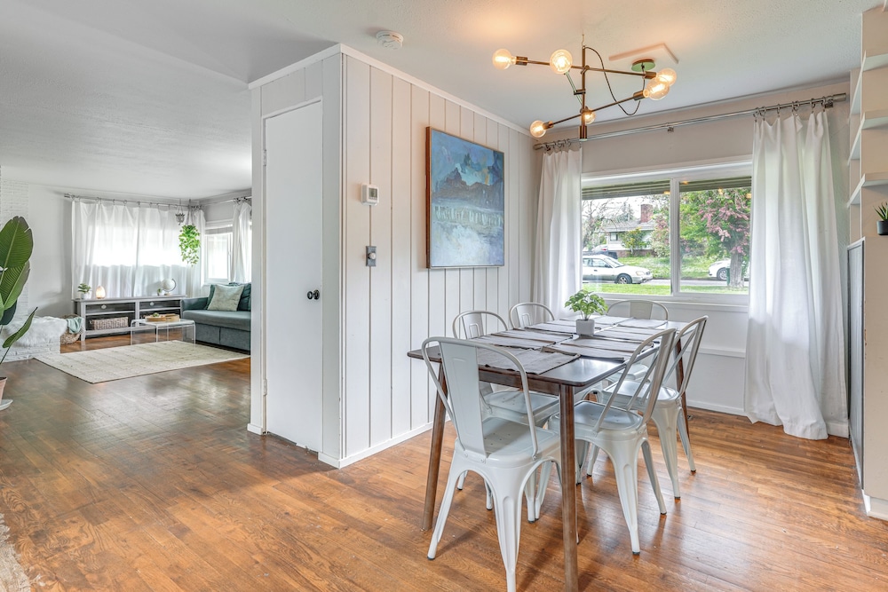 1 Mi to UO Campus - Family Home w/ Pool Table!