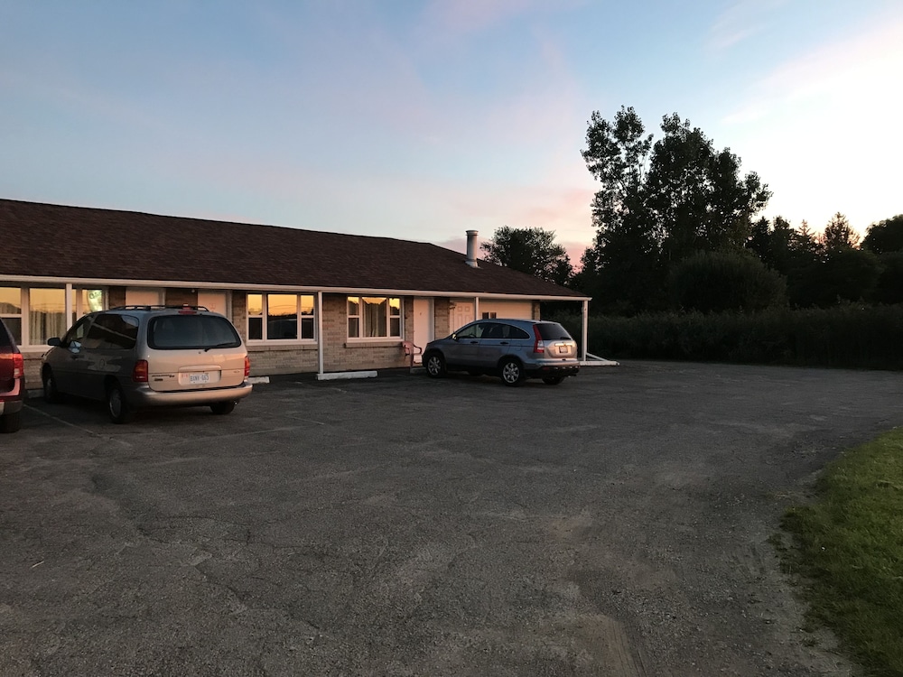 Woodstock Vacations - Eastwood Motel - Property Image 9