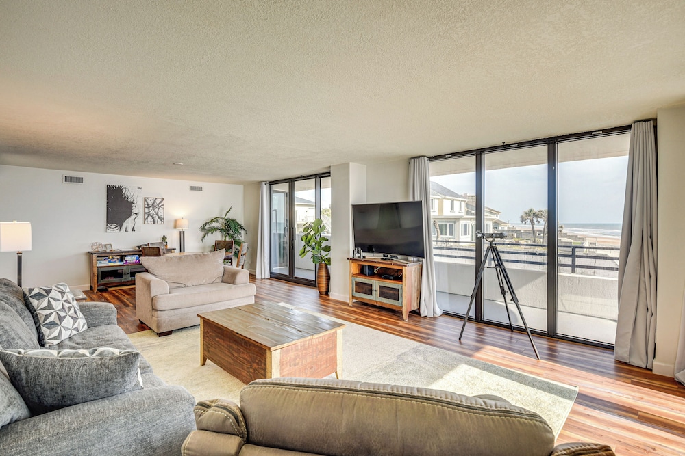 Balcony w/ Ocean Views: Daytona Beach Gem w/ Perks