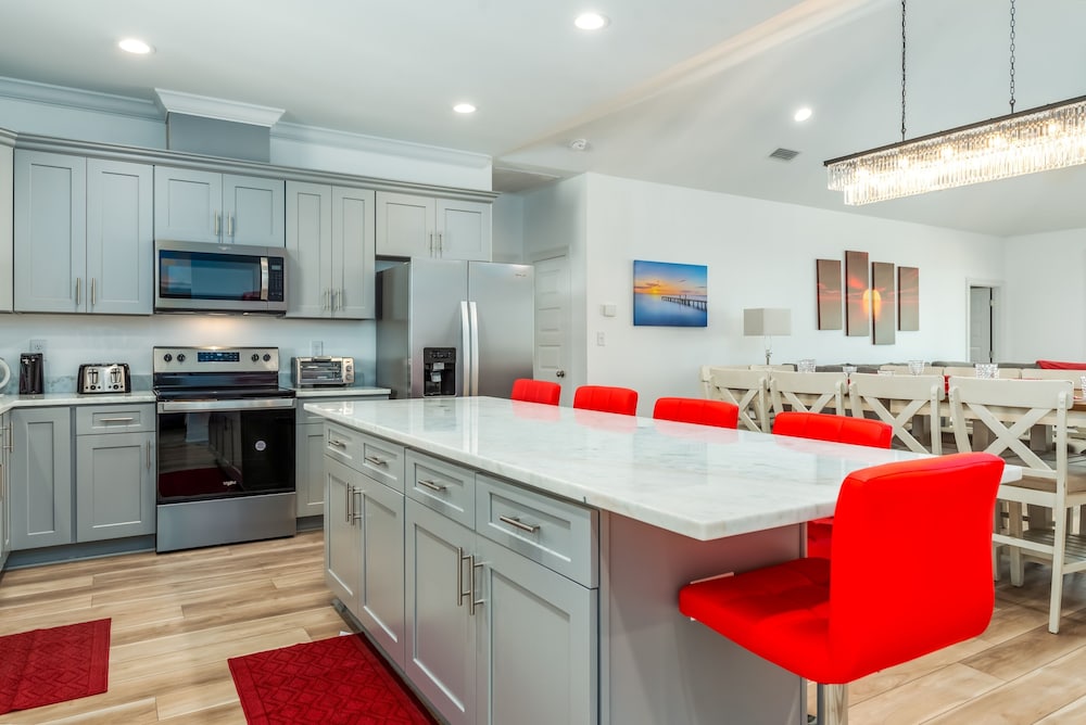 Wine N' Sea - 2704 Bienville 5 Bedroom Home by RedAwning