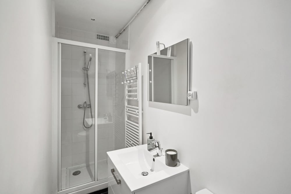 Modern Central Paris Flat by Les Halles