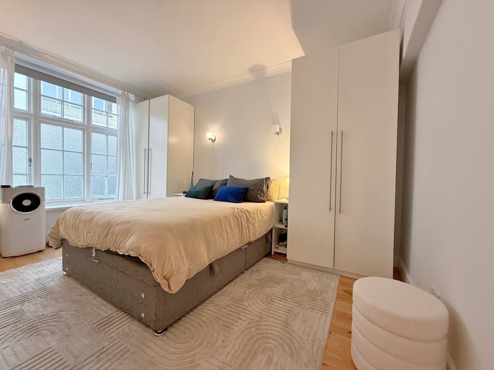 Cosy Mayfair Hideout on Prestigious Street