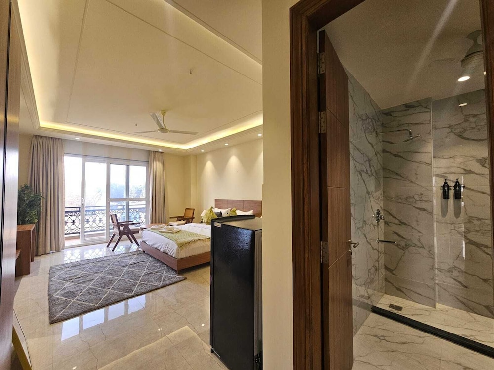 Hotel Dwellr