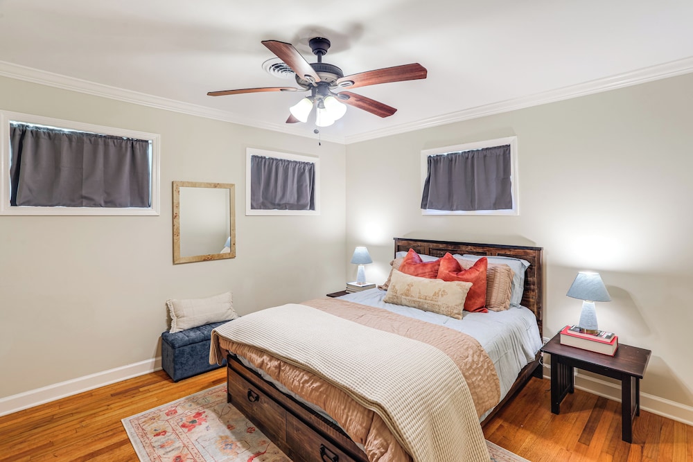 < 1 Mi to Ole Miss & The Grove! Charming Getaway