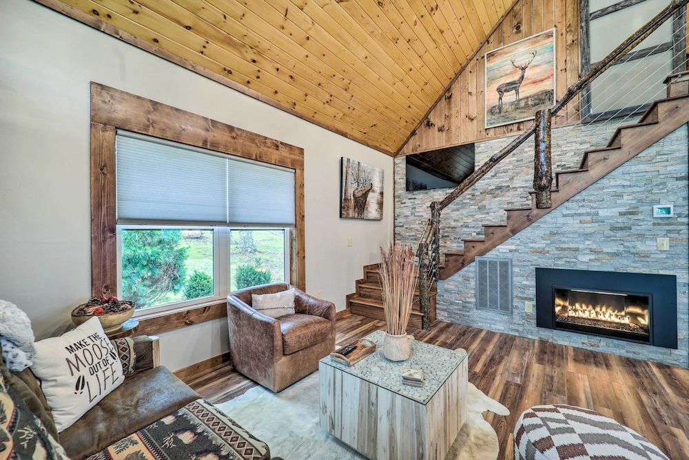 Fire Pit & Grill: Modern Beech Mountain Cabin! view 5