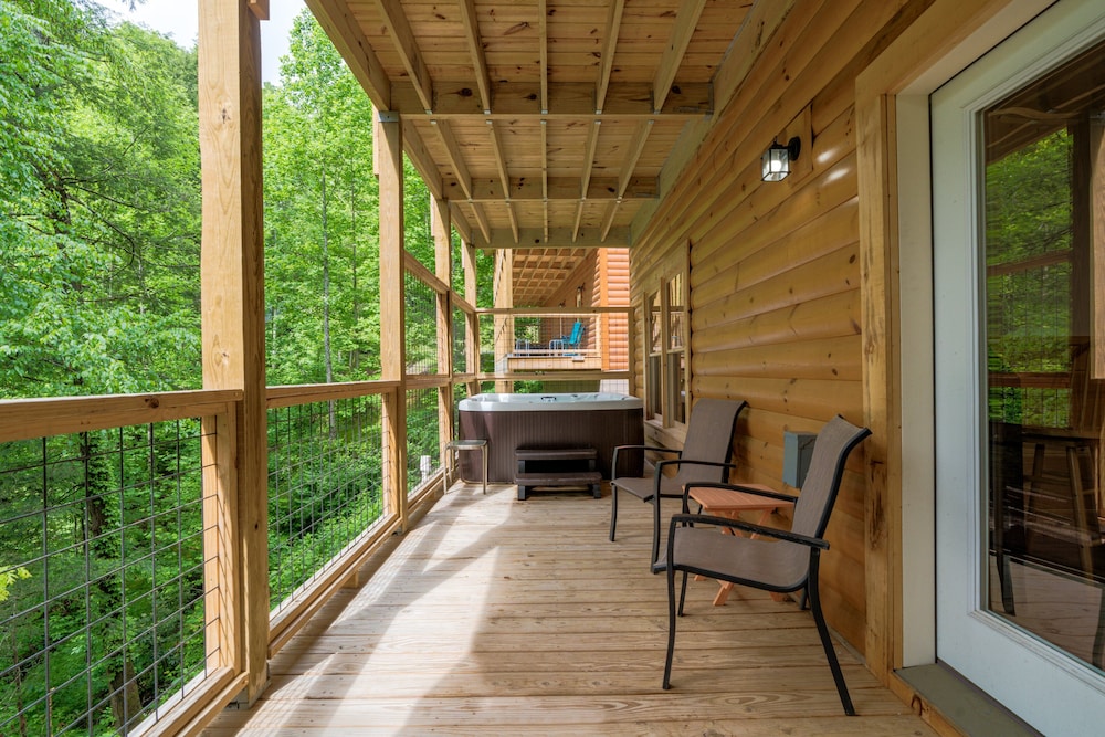 Misty Mountain Getaway - 2 bedroom 2 Cabin