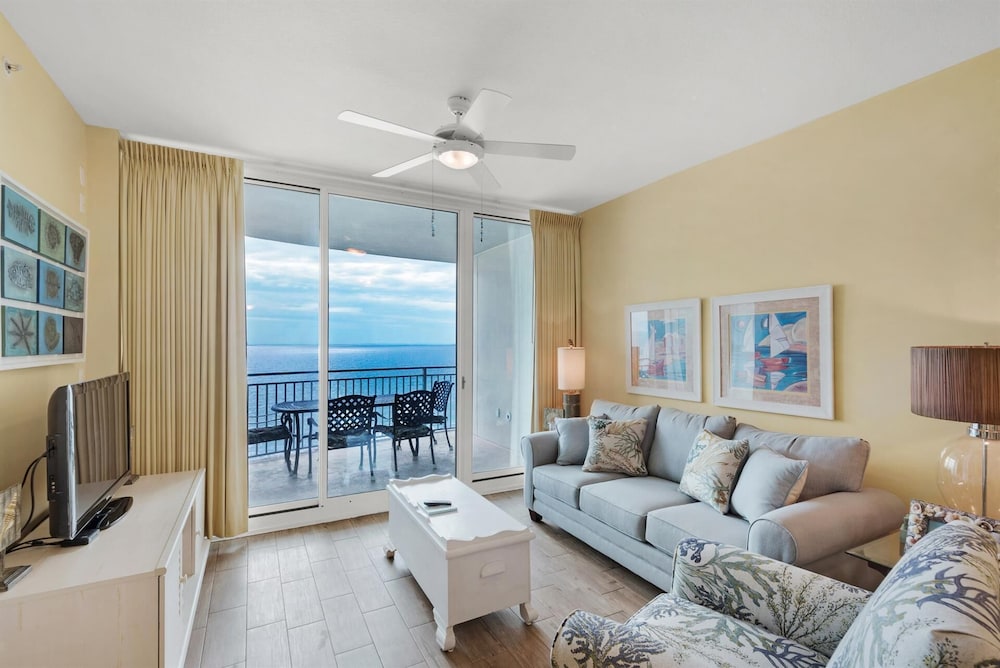 Aqua Resort 706