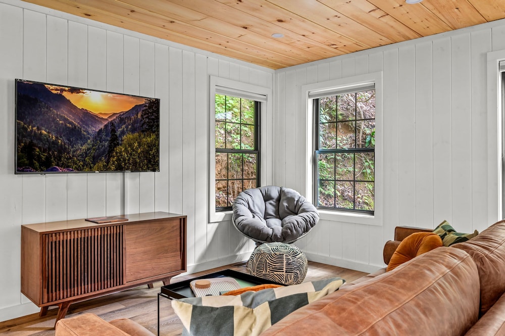 2bdrm Cabin 4 Gburg Pet Friendly Firepit Games